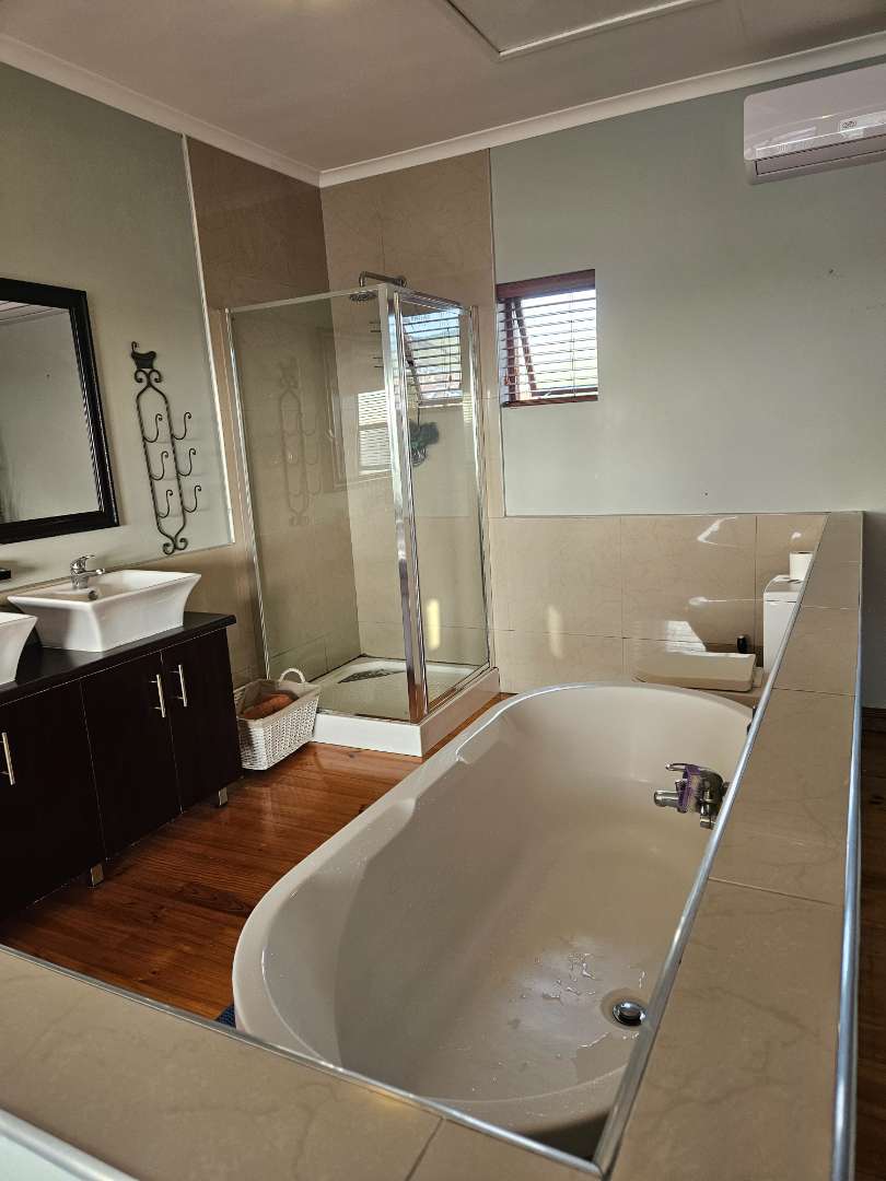 4 Bedroom Property for Sale in Kamma Heights Eastern Cape